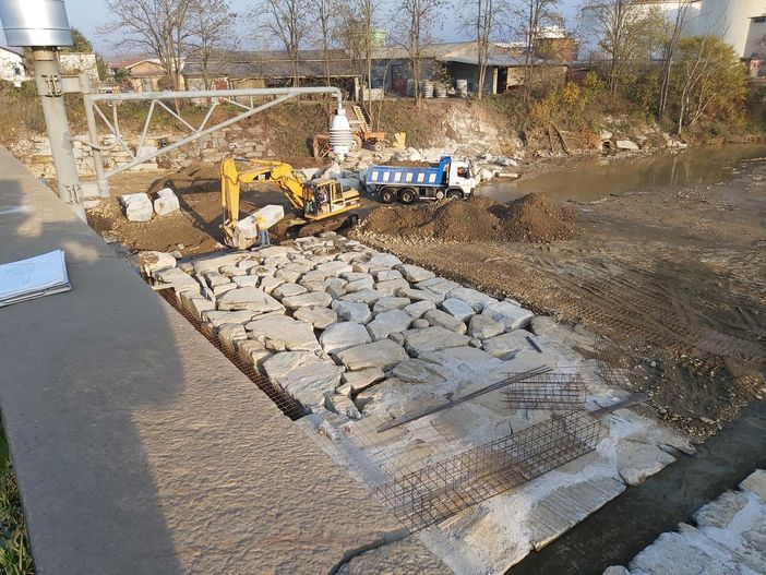 Entro la fine di novembre terminato l’intervento nell’alveo del torrente Malone a protezione del ponte sulla Sp. 220 “di Brandizzo” Entro la fine di novembre terminato l’intervento nell’alveo del torrente Malone a protezione del ponte sulla Sp. 220 “di Brandizzo”
