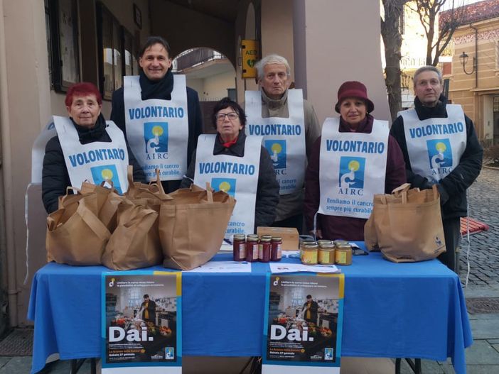 I volontari dell’associazione contro il cancro in piazza a Volpiano I volontari dell’associazione contro il cancro in piazza a Volpiano