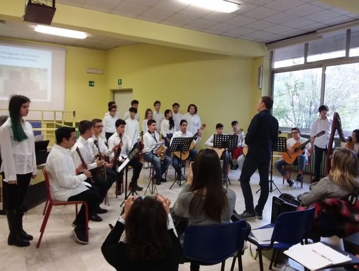 Chivasso: aspettando il Natale al liceo musicale Newton