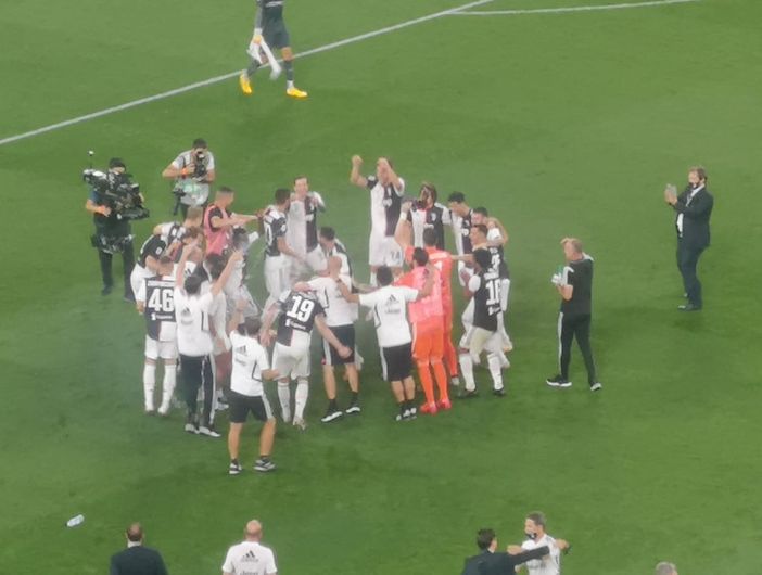 Ronaldo e Bernardeschi firmano la vittoria che vale lo scudetto: la Juve batte la Samp e può festeggiare Ronaldo e Bernardeschi firmano la vittoria che vale lo scudetto: la Juve batte la Samp e può festeggiare