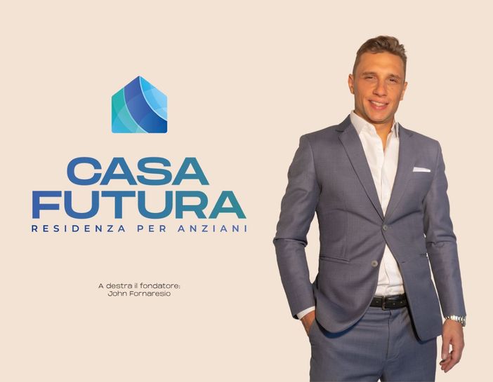 persona di fronte a un cartello persona di fronte a un cartello