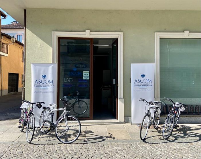 Biciclette davanti alla sede Ascom Chivasso Biciclette davanti alla sede Ascom Chivasso