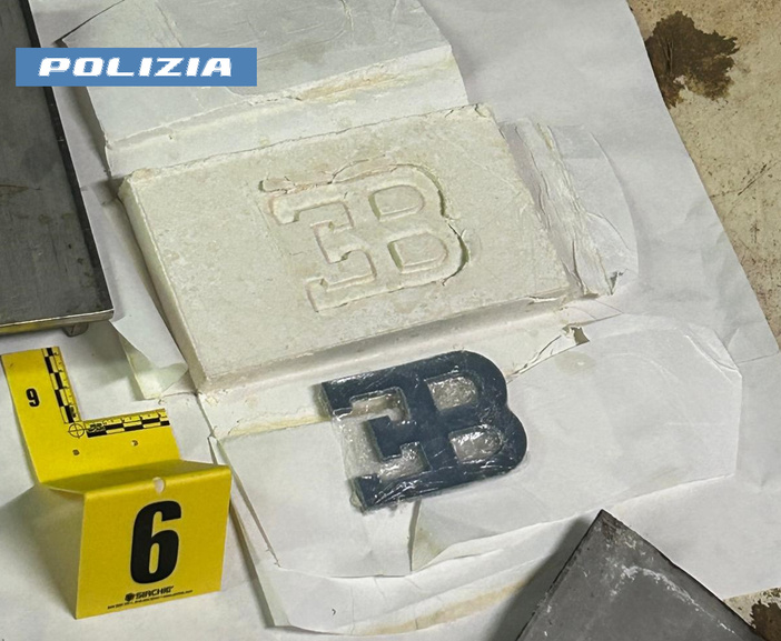 La Polizia sequestra 4 chili di cocaina e hashish La Polizia sequestra 4 chili di cocaina e hashish