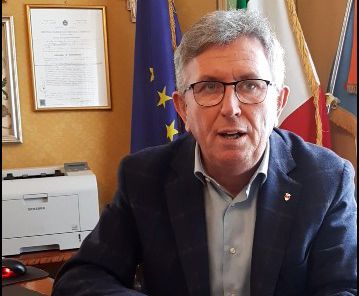 Internet Card per gli studenti ed il mercato del sabato che ritorna: ecco le novità annunciate dal sindaco Claudio Castello