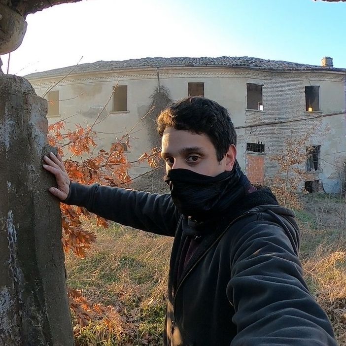 Alberto, l'esploratore urbano che ridà vita ai luoghi abbandonati Alberto, l'esploratore urbano che ridà vita ai luoghi abbandonati