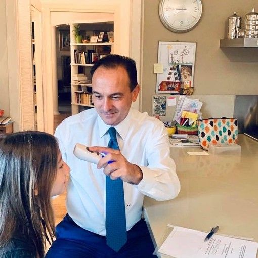 Cirio misura la febbre alla figlia prima della scuola