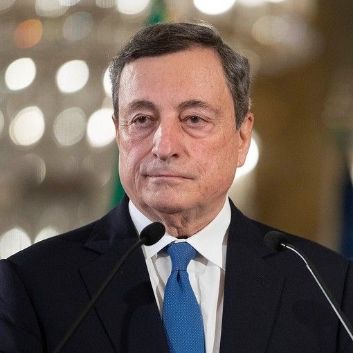 Crisi di governo, Draghi oggi al Colle per le dimissioni: "Anche i banchieri usano il loro cuore" Crisi di governo, Draghi oggi al Colle per le dimissioni: "Anche i banchieri usano il loro cuore"