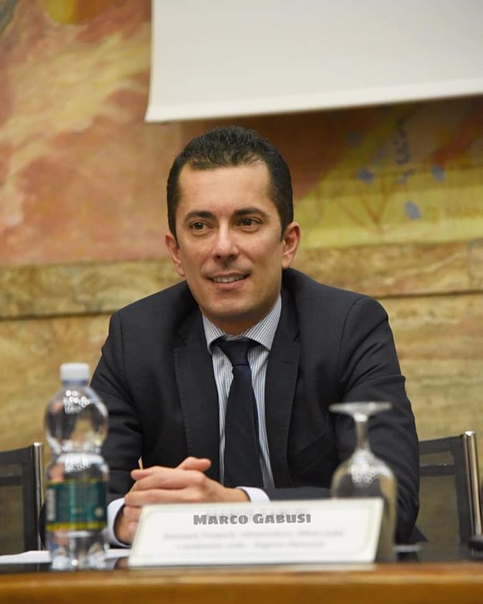 Prima settimana di scuola, Gabusi promuove i trasporti e avverte: “Non aumenteremo il distanziamento” (VIDEO) Prima settimana di scuola, Gabusi promuove i trasporti e avverte: “Non aumenteremo il distanziamento” (VIDEO)