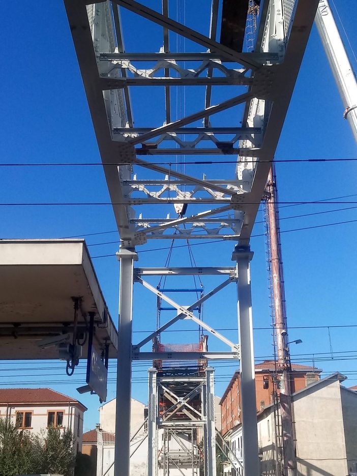 Il momento della rimozione della passerella