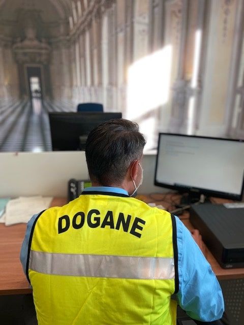 Sette container di merce senza requisiti di sicurezza: maxi sequestro delle Dogane di Torino Sette container di merce senza requisiti di sicurezza: maxi sequestro delle Dogane di Torino