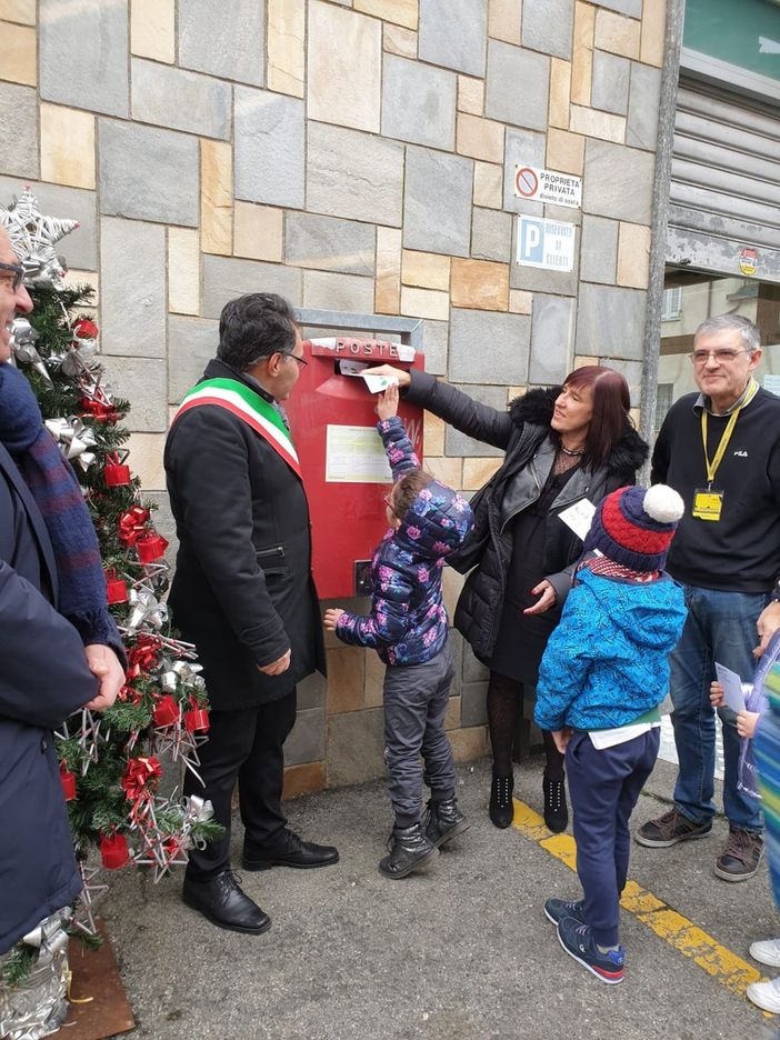 A Rondissone gli alunni della primaria ''Collodi'' scrivono a Babbo Natale A Rondissone gli alunni della primaria ''Collodi'' scrivono a Babbo Natale