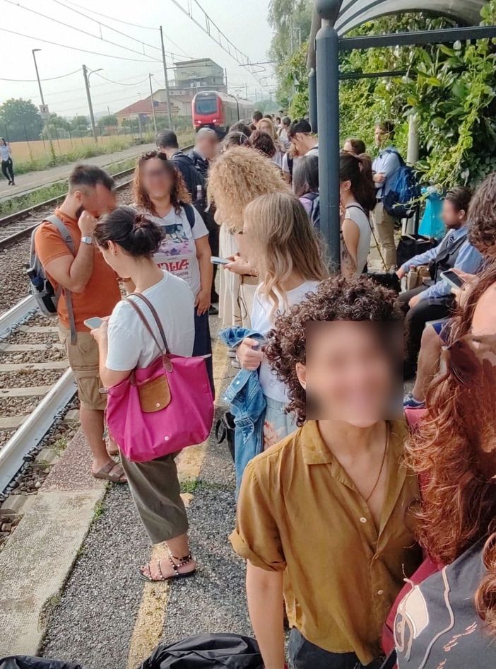 Ressa sulla Torino-Ivrea, tante persone ammassate