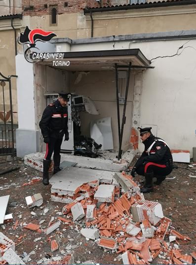 Assaltano due Bancomat a Vische e Tonengo di Mazzè, messi in fuga dai Carabinieri