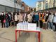 Una pianta nel cortile della scuola per inaugurare l'anno scolastico
