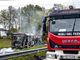 Un bus divorato dalle fiamme a Volpiano Un bus divorato dalle fiamme a Volpiano