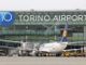 Tragedia di Caselle, l’aeroporto chiuso fino a mezzanotte di domenica: cancellati i voli da e per Torino