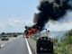 autoarticolato in fiamme
