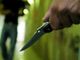 uomo armato di coltello