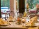 tavolo di ristorante imbandito