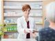 farmacista con cliente
