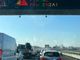 Un tir va a fuoco sulla Torino-Milano: chiuso un tratto dell'autostrada, lunghe code in direzione Torino