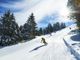 Uomo che scia in montagna