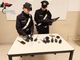 carabinieri con oggetti sequestrati
