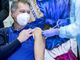 Un uomo vaccinato contro il Covid