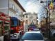 Un alloggio prende fuoco a Mathi, salvi per miracolo una donna e tre bambini