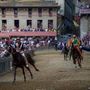 Palio di Siena oggi 2 luglio, contrade al via e come vederlo in tv