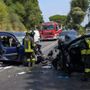 Incidente a Roma, scontro fra due auto in via Appia: un morto e due feriti