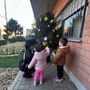 A Volpiano bambini e carabinieri addobbano l'albero della Legalità A Volpiano bambini e carabinieri addobbano l'albero della Legalità