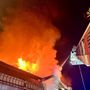 A fuoco palazzina a Brandizzo: fiamme spente dopo dieci ore di intervento