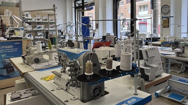GDG del Giudice: a Torino il punto di riferimento per le macchine da cucire, dalla vendita alla riparazione, fino ai novi corsi di cucito professionale GDG del Giudice: a Torino il punto di riferimento per le macchine da cucire, dalla vendita alla riparazione, fino ai novi corsi di cucito professionale