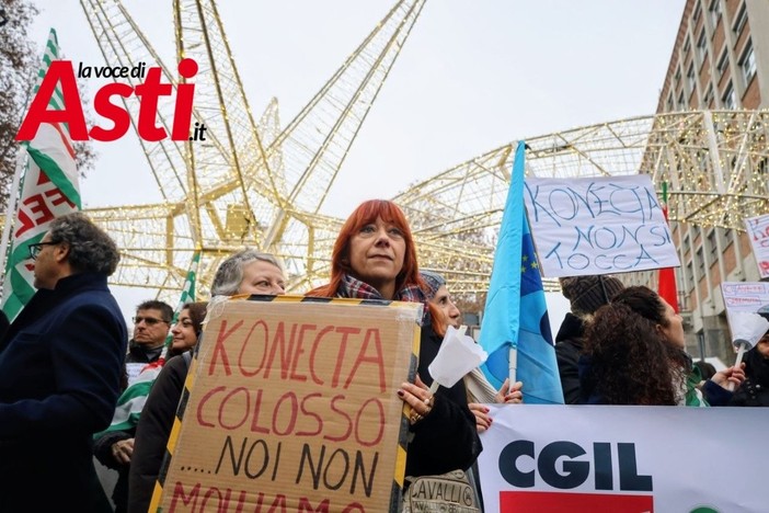 La protesta ieri al Magico Paese di Natale (Merphefoto) La protesta ieri al Magico Paese di Natale (Merphefoto)