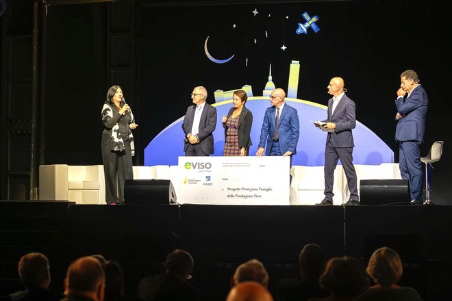 Durante il convegno dell’Ordine degli Ingegneri di Torino consegnato da eVISO un assegno a favore della Fondazione FARO Durante il convegno dell’Ordine degli Ingegneri di Torino consegnato da eVISO un assegno a favore della Fondazione FARO