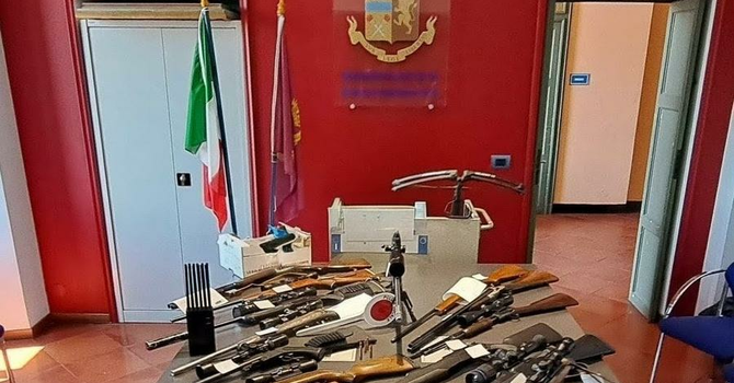 Le armi sequestrate dalla Polizia