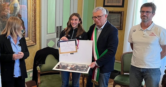 Chivasso celebra la campionessa italiana di nuoto Lara Ariagno Chivasso celebra la campionessa italiana di nuoto Lara Ariagno