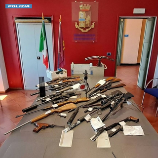 Le armi sequestrate dalla Polizia