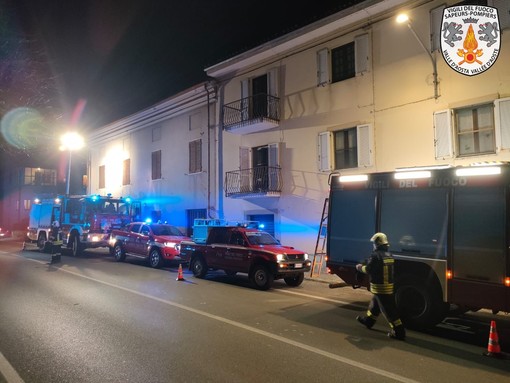 Borgofranco di Ivrea, incendio di una canna fumaria: intervengono i vigili del fuoco