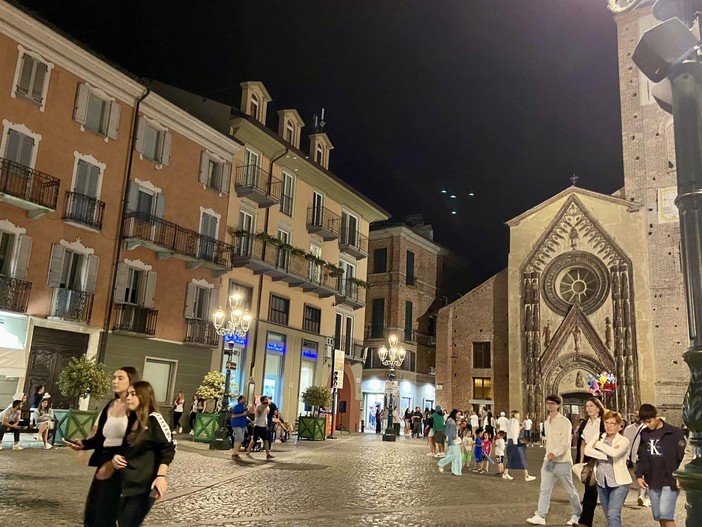 A Chivasso anche nel 2025 torna shopping ed aperitivo in musica
