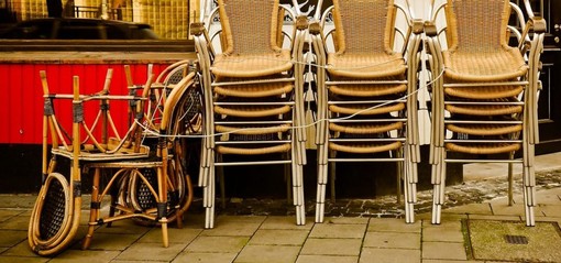 A Torino tornano bar e ristoranti, ma 3 serrande su 10 rimarranno abbassate. "Con la movida rischio assembramenti" A Torino tornano bar e ristoranti, ma 3 serrande su 10 rimarranno abbassate. "Con la movida rischio assembramenti"