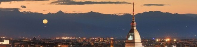 Grande attesa anche a Torino per l'eclissi solare (nonostante il caldo) Grande attesa anche a Torino per l'eclissi solare (nonostante il caldo)