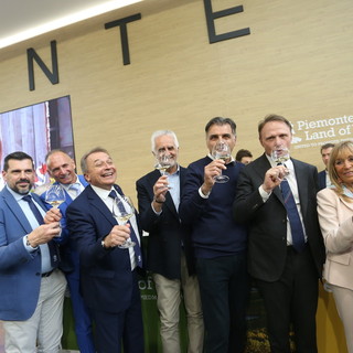 Vino dell'Autin e formaggi delle Fattorie Fiandino: al Vinitaly di Verona l'ATL Cuneese presenta le sue eccellenze [VIDEO]