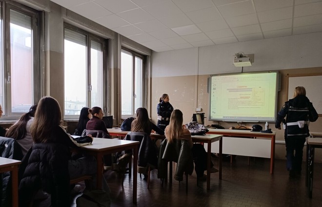Chivasso, l’educazione stradale della Polizia Locale entra nelle scuole Chivasso, l’educazione stradale della Polizia Locale entra nelle scuole