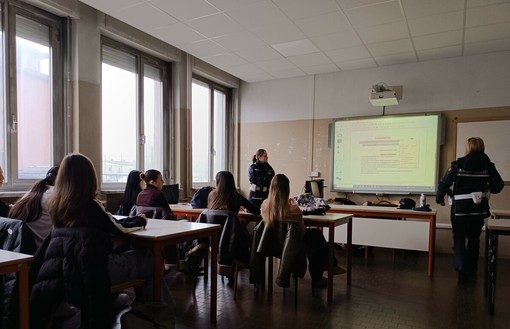 Chivasso, l’educazione stradale della Polizia Locale entra nelle scuole