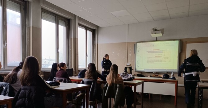 Chivasso, l’educazione stradale della Polizia Locale entra nelle scuole