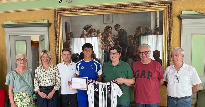 Under 16, ricevuto a Palazzo Santa Chiara il difensore chivassese che ha vinto lo scudetto per i bianconeri