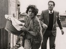 scena di un film in bianco e nero