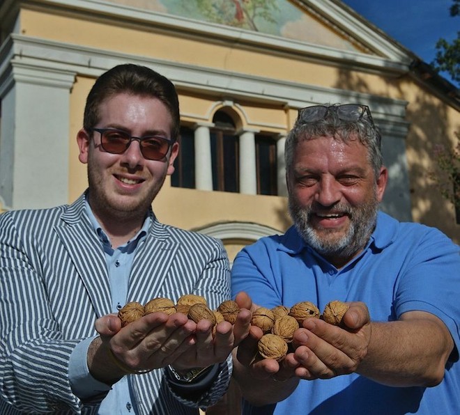 Il sindaco di Villanova Solaro Gabriele Giletta con il presidente della Pro loco Mauro Rosso Ph. Agenzia Acca